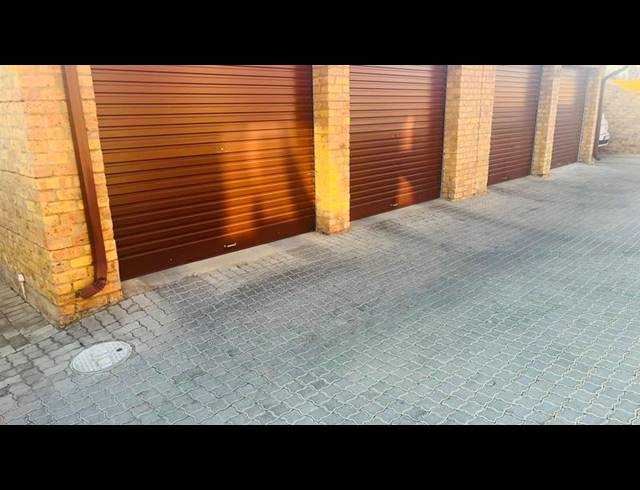 3 BEDROOM TOWNHOUSE FOR SALE IN KOSMOSDAL